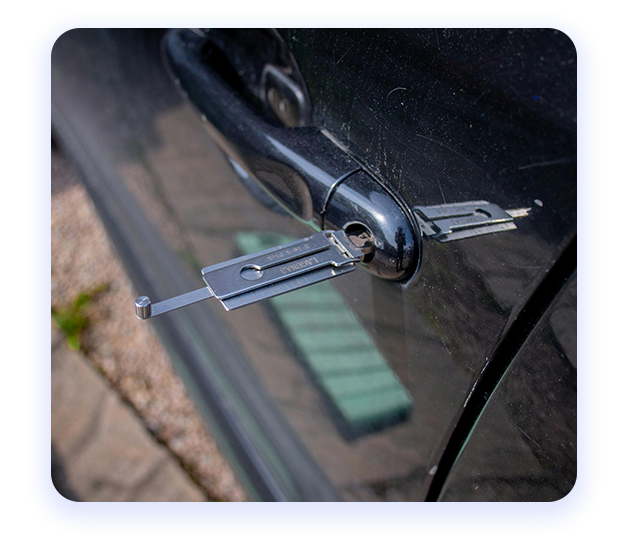 Residential locksmith - house with green tick